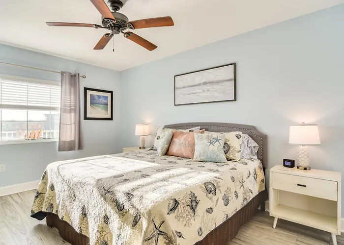 Waterfront Condo W/ Water Park, Walk To The Beach!