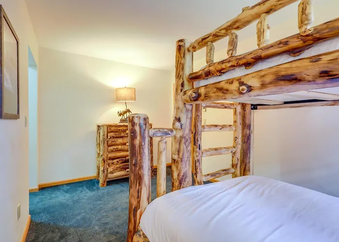 Lake Placid Condo W/ Patio - Walk To Beach!