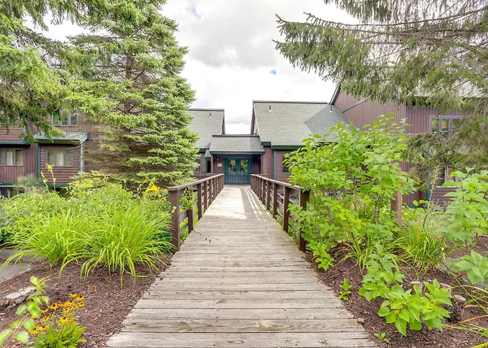 Lake Placid Condo W/ Patio - Walk To Beach!