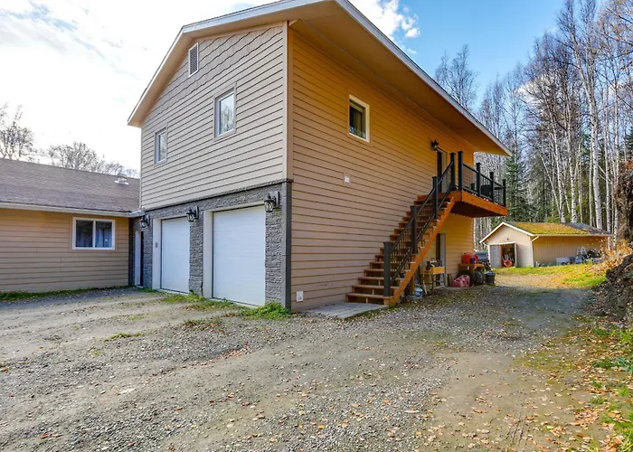 Convenient Fairbanks Guest Suite W/ Grill!