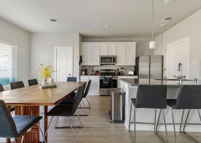 Beautiful Spacious House With Great Location!