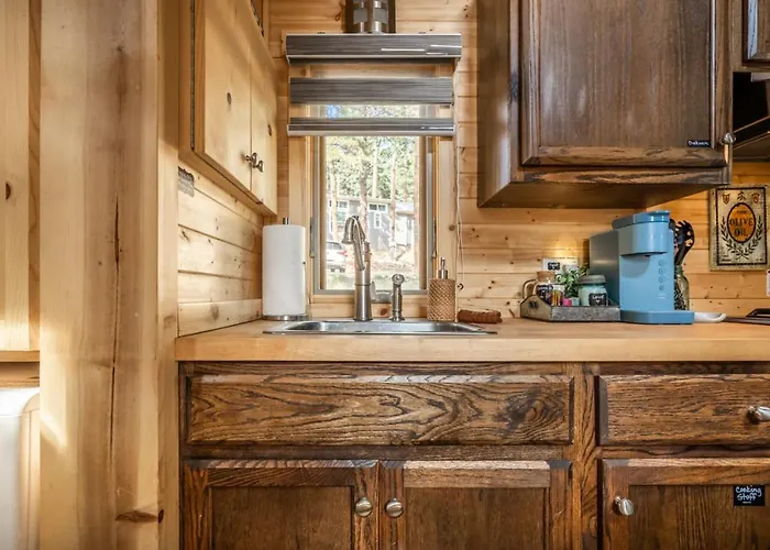 Luxury Glamping Tiny Haven, Firepit & Grill