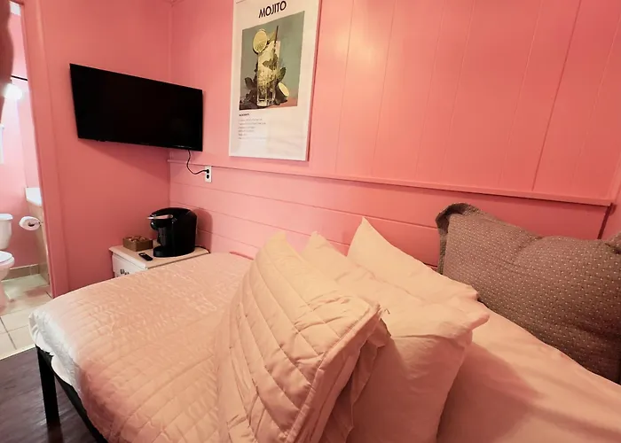 Cocktail Cabin Themed Guest Room