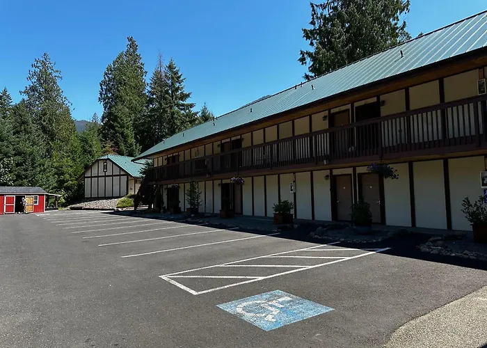 Packwood Lodge & Cabins