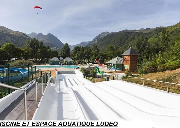 Chalets de Las Costes: Rustic Forest Retreat near Loudenvielle Ski Slopes