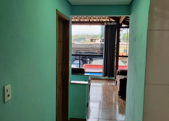Lindo Apartamento, WiFi Rápido, 2 Banheiros, Suíte, Sala Confortável, Cozinha Completa, Microondas, Entrada Privativa, Perto do Shopping Pátio Matosinhos, 5 min do Centro Histórico