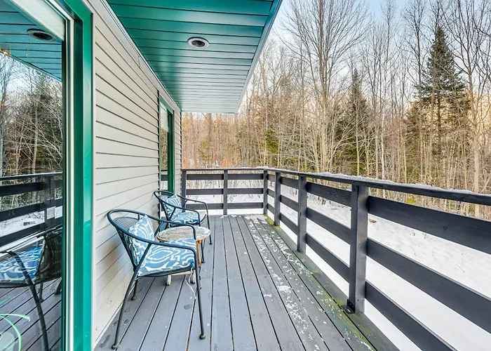 11 Mi To Sugarbush: Eclectic Ski House W/ Hot Tub!