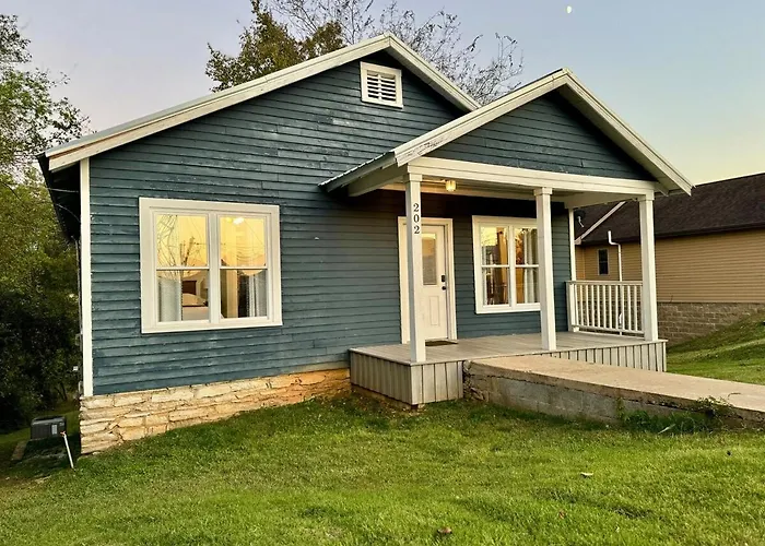 Waterfront - Private Retreat - Downtown Dover