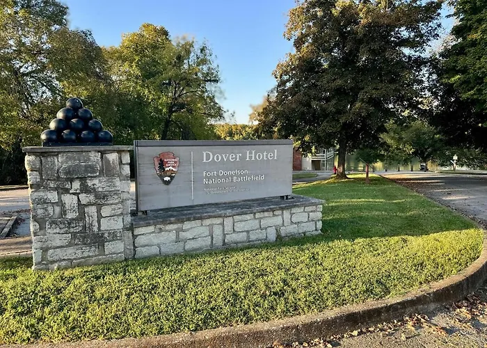 Waterfront - Private Retreat - Downtown Dover