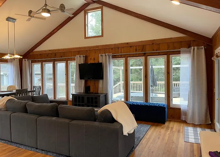 In Union Pier! By Beach With 5 Bedrooms, Jacuzzi, Yard