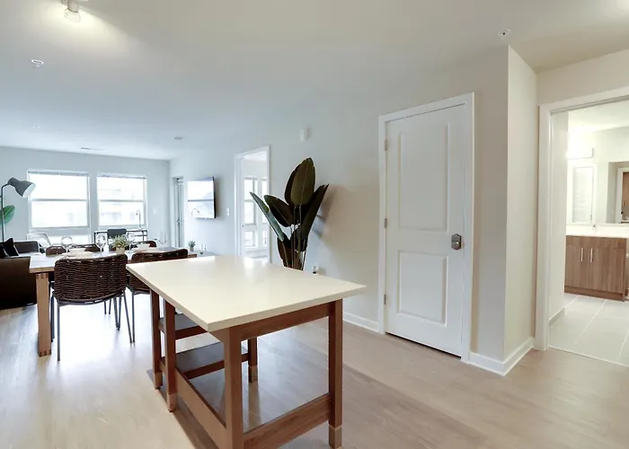 Live The Alexandria Exp From This Comfy Apt