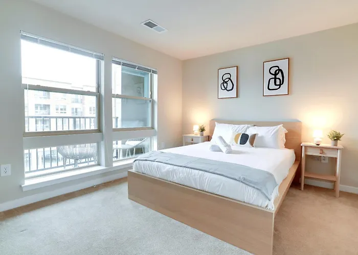 Live The Alexandria Exp From This Comfy Apt