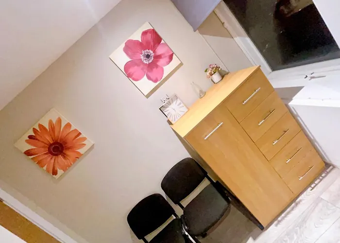 Room In Studio - One Studio Bradford City Center