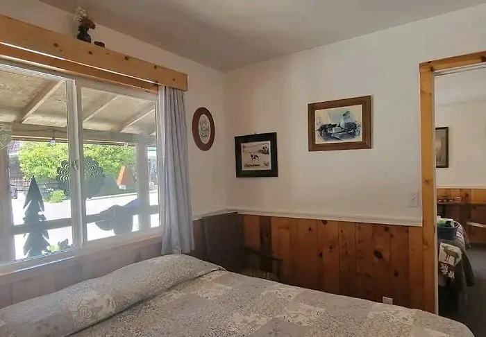 The Bunkhouse Motel