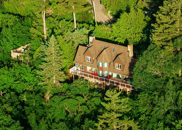 Far Horizons Luxury Vacation Home