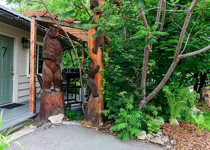 Barefoot Villas And Retreat