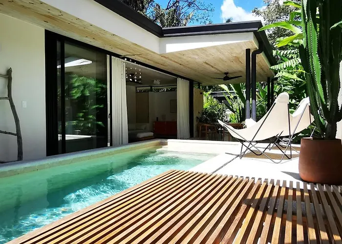 Casa Remy - Walk To The Beach And Stay In A Private Compound! Pool, Kitchen, Ac, Wi-Fi