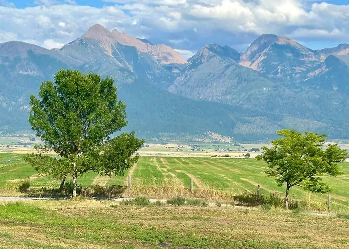 Private Home With Amazing Mountain Views-Two Bedroom And Two Bath