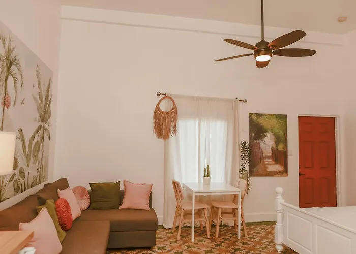 Maison Rouge - Room 2