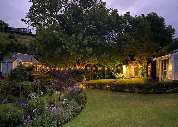 Superb Studio Retreat With Private Secluded Spa, Plus Pool & Bbq Access