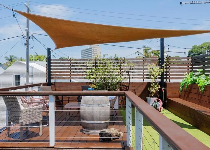 Family Cityside Beach House, Pool & Roof Terrace