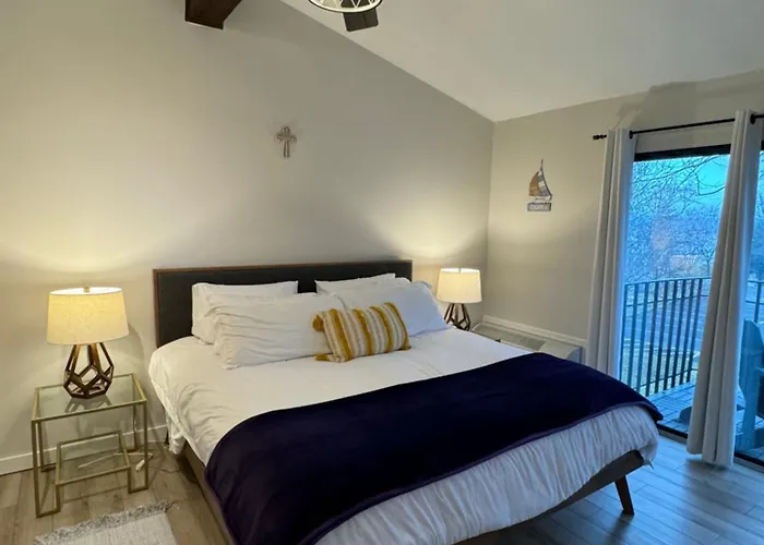 Newly Remodeled Mid-Century Modern Lake Condo