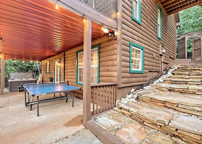 Serene Mountain Retreat Near Helen