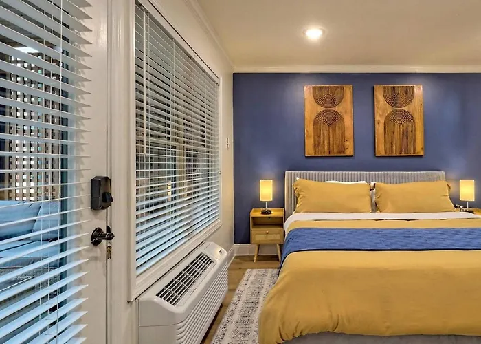 Charming Downtown Helen Getaway