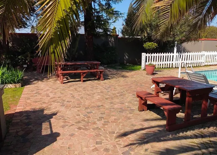 Sibahlenomhlambi Guesthouse
