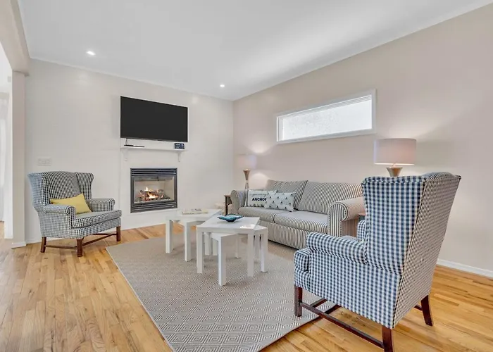 Bayview Coastal Home - Steps To Shore & Free Parking