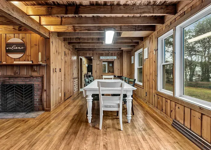 Scraggy Neck 5-Bed Retreat, Fenced Yard With Deck , Sleeps 10, Dog-Friendly, Grill, Community Boat Ramp And Playground, Scenic Loop For Walking And Biking, Perfect Vacation Getaway, 24 Hour Hospitality