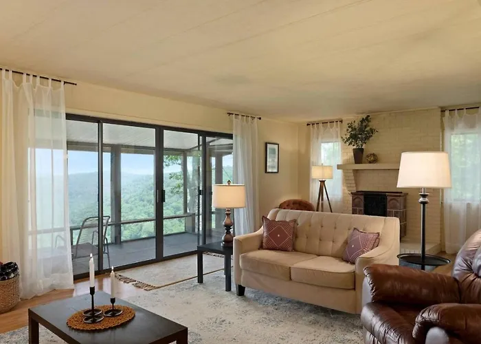 Sunrise Mountain Retreat-Fall Vacation With Hot Tub