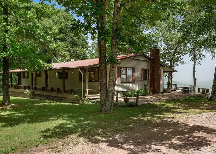 Sunrise Mountain Retreat-Fall Vacation With Hot Tub