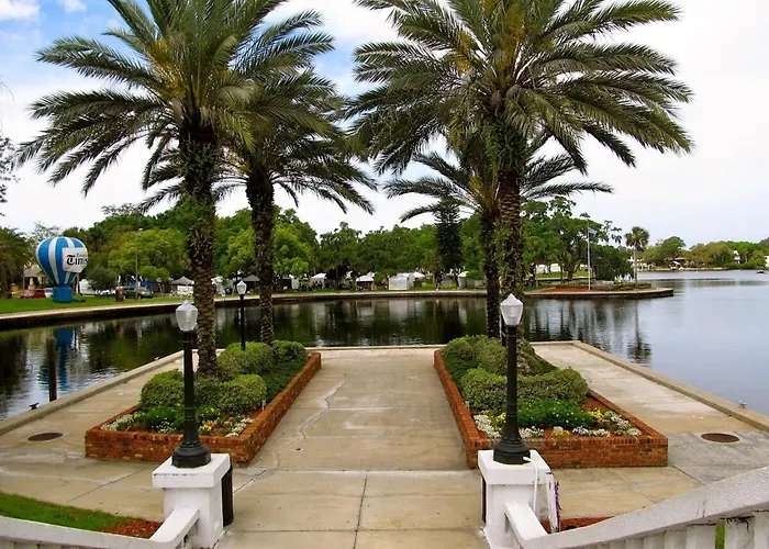Cute 2B2B House, Walk To Sponge Dock, Pet Friendly