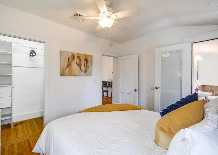 < 3 Mi To Dtwn Roanoke: Inviting Unit W/ Balcony