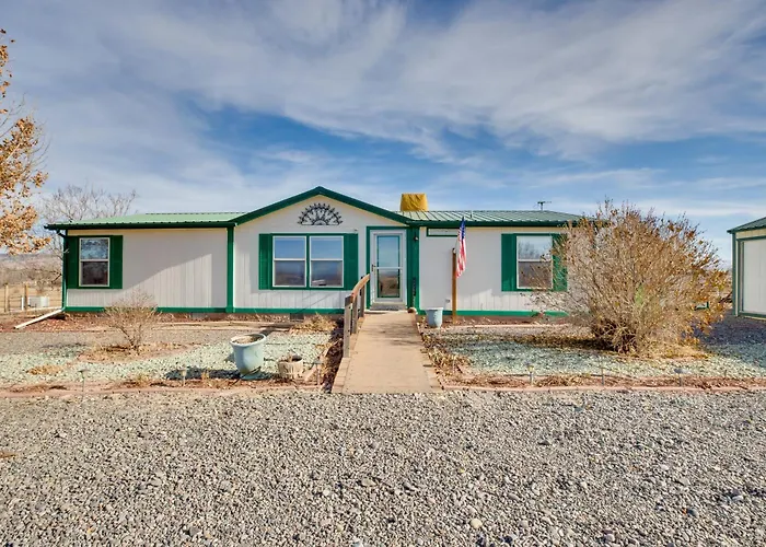 Hot Tub & Screened Porch: Getaway In Montrose!