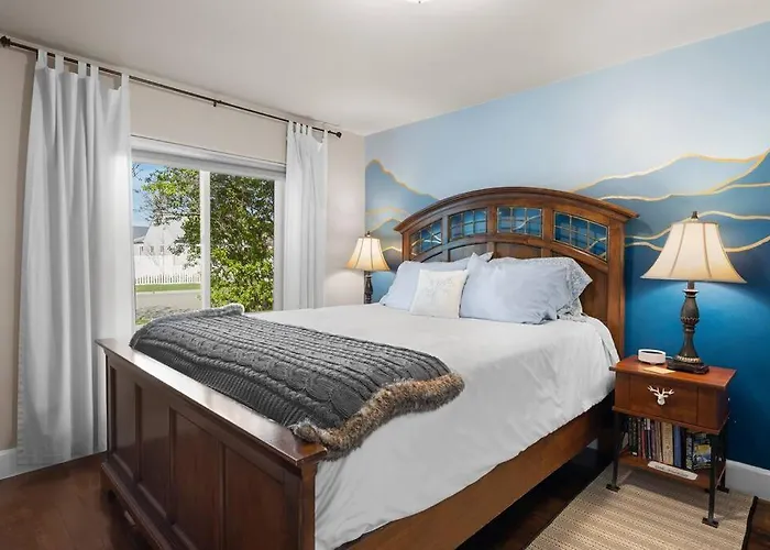 Charming And Cozy Private Home Walking Distance To Downtown