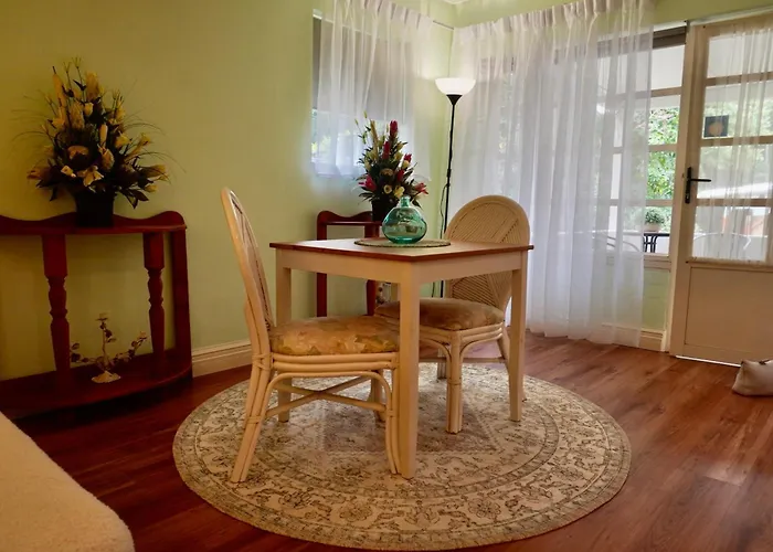 Curtis Falls Studio-Apartment
