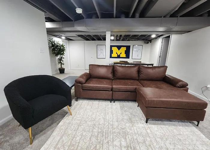 4-Br House, Walkable Distance To Michigan Stadium!