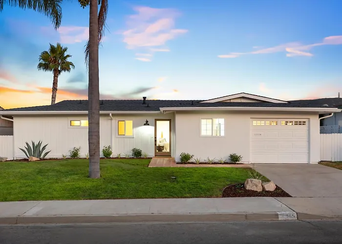 Modern Escape W Mountain Views, Walk To Lake, Golf, Resort, Dining