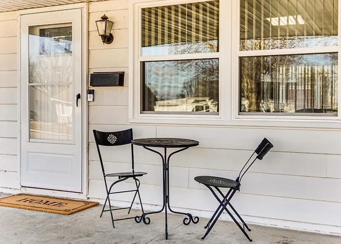 2 Mi To Downtown Logansport: Quiet Home W/ Grill