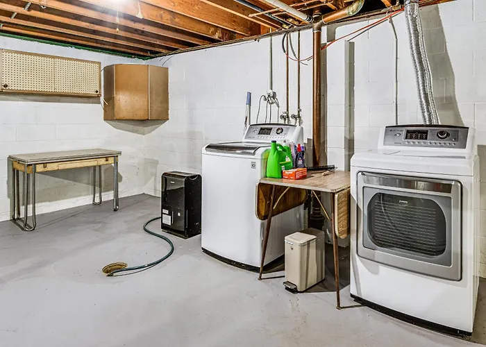 2 Mi To Downtown Logansport: Quiet Home W/ Grill