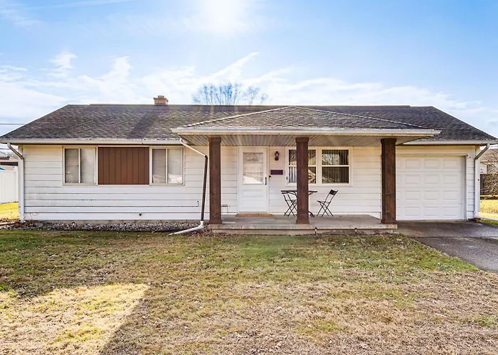 2 Mi To Downtown Logansport: Quiet Home W/ Grill