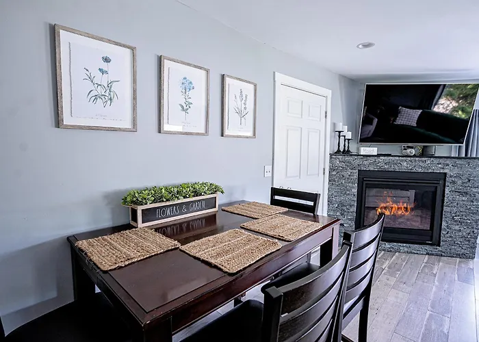 Peak Haven: 2Br Mountain View