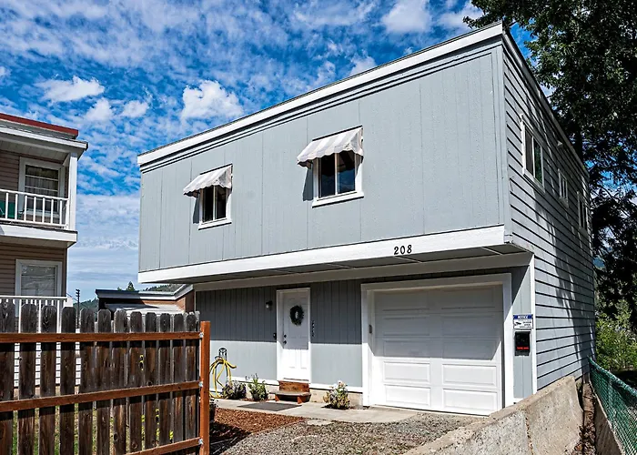Peak Haven: 2Br Mountain View