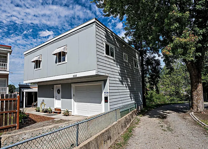 Peak Haven: 2Br Mountain View