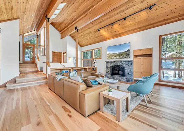 Pet-Friendly Home, Deck, 1 Mile To Alpine Meadows