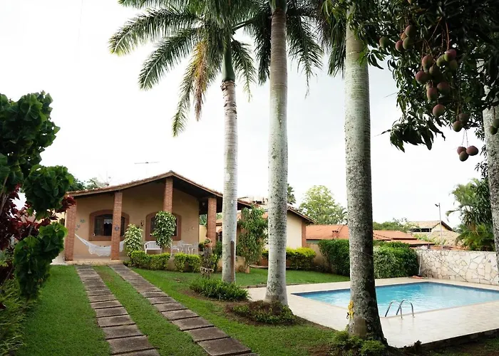 Linda chácara com piscina e churrasqueira