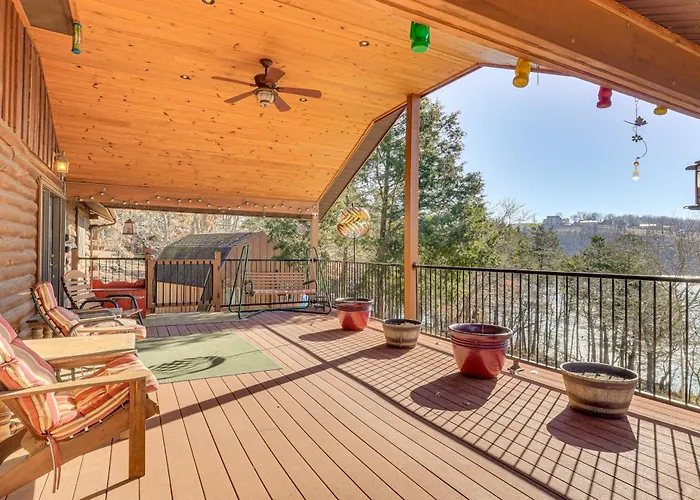 Table Rock Lake Cabin W/ Waterfront Views!