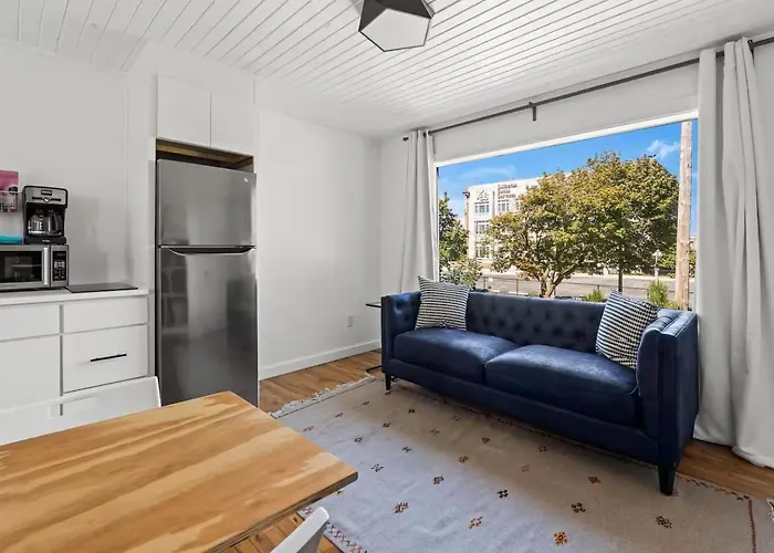 Stylish Studio In Walkers Point